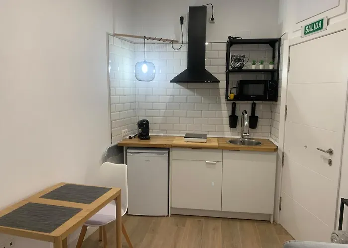 Puerta De 5 Callejon De Don Alvaro * Caces